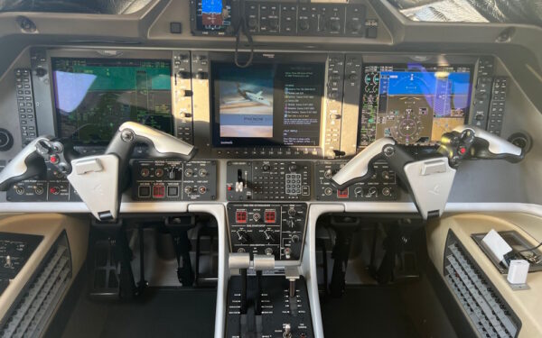 2014 Embraer Phenom 300 Cockpit