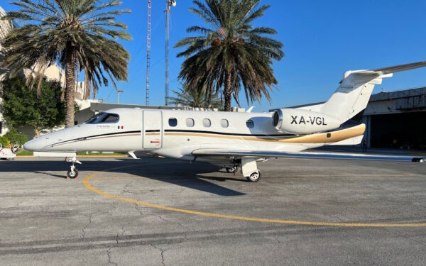 2014 Embraer Phenom 300 Exterior