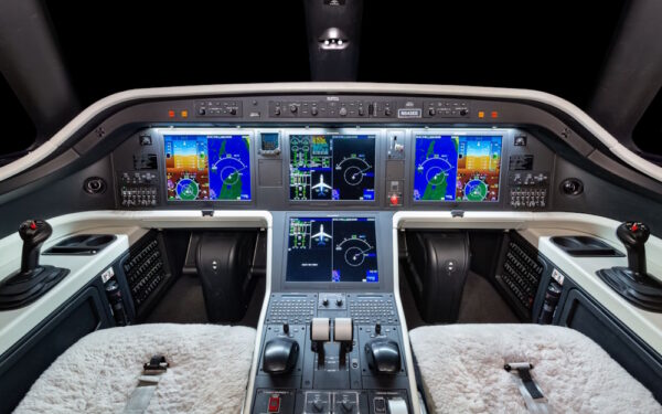 2019 Embraer Legacy 500 Cockpit